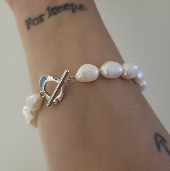 Faux pearl bracelet - Picture 2 of 3